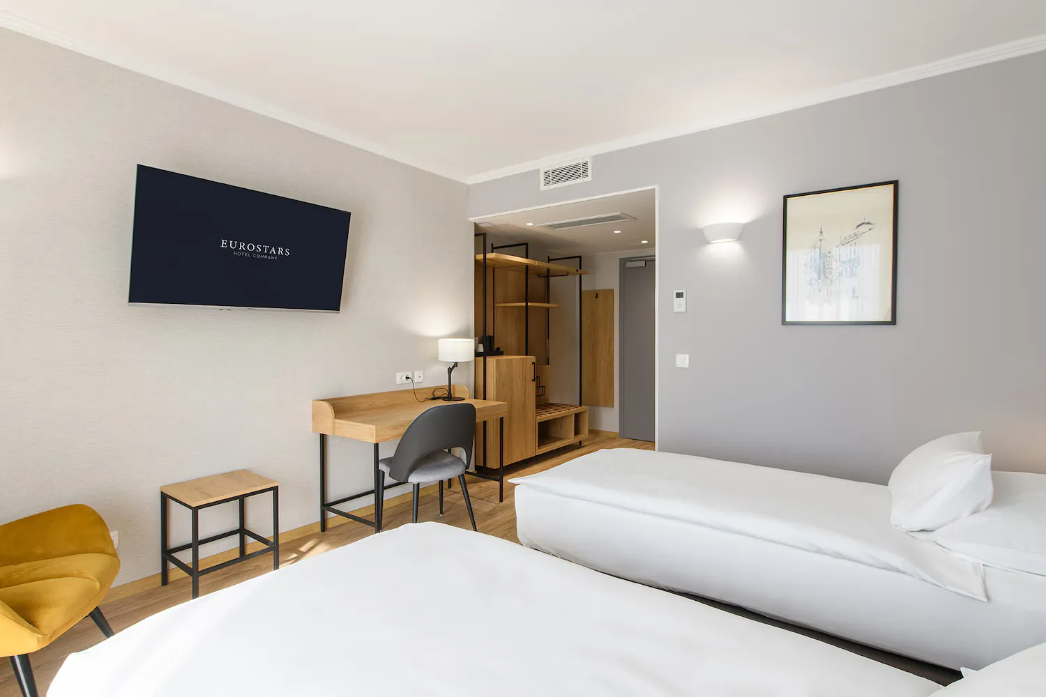 Superior Double or Twin Room bathroom at Eurostars uHotel