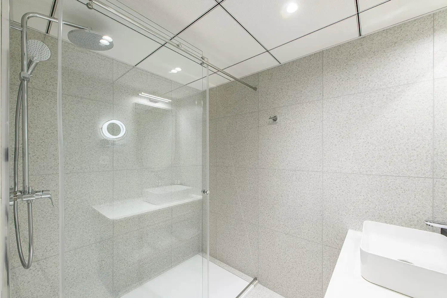 Family Room bathroom at Eurostars uHotel