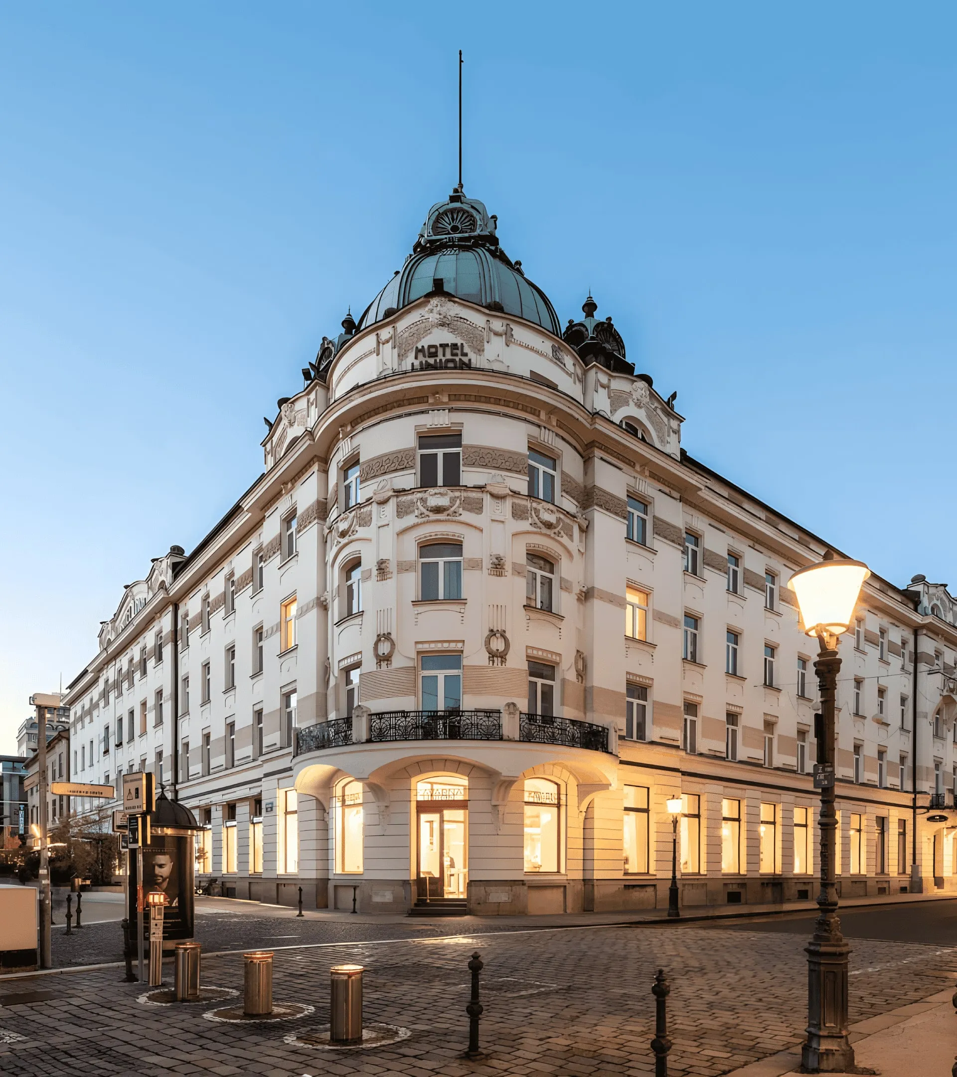 Grand Hotel Union exterior at dusk